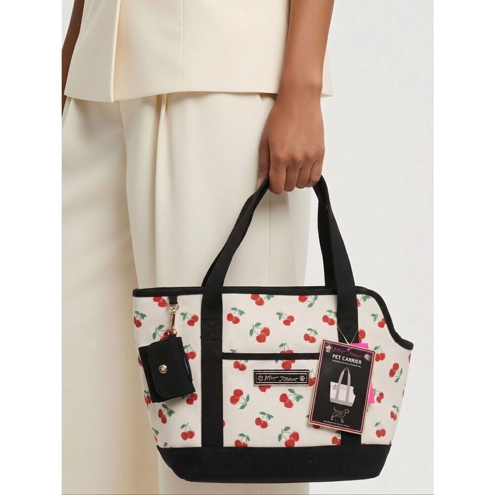 🇬🇪🩵NWT Betsey Johnson White Cherry Print Pet Carrier